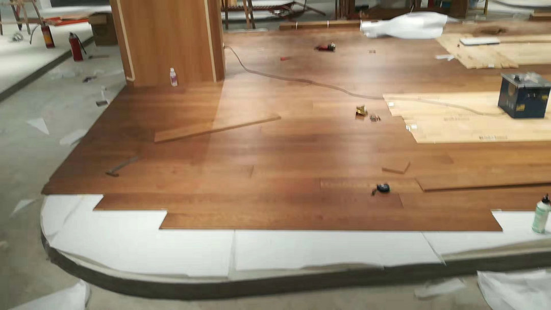 新三層實(shí)木地板有哪些優(yōu)勢(shì)？