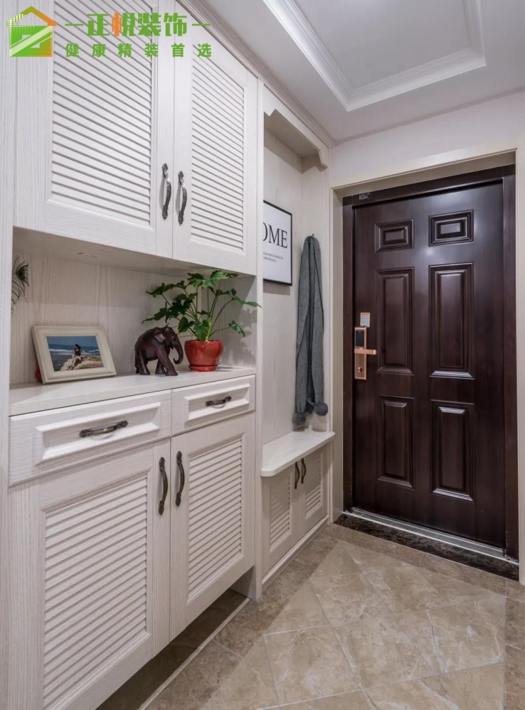 玄關(guān)玄關(guān)柜裝修效果圖衣帽間還不知道怎么設(shè)計嘛，看這美式經(jīng)典玄關(guān)設(shè)計圖片賞析