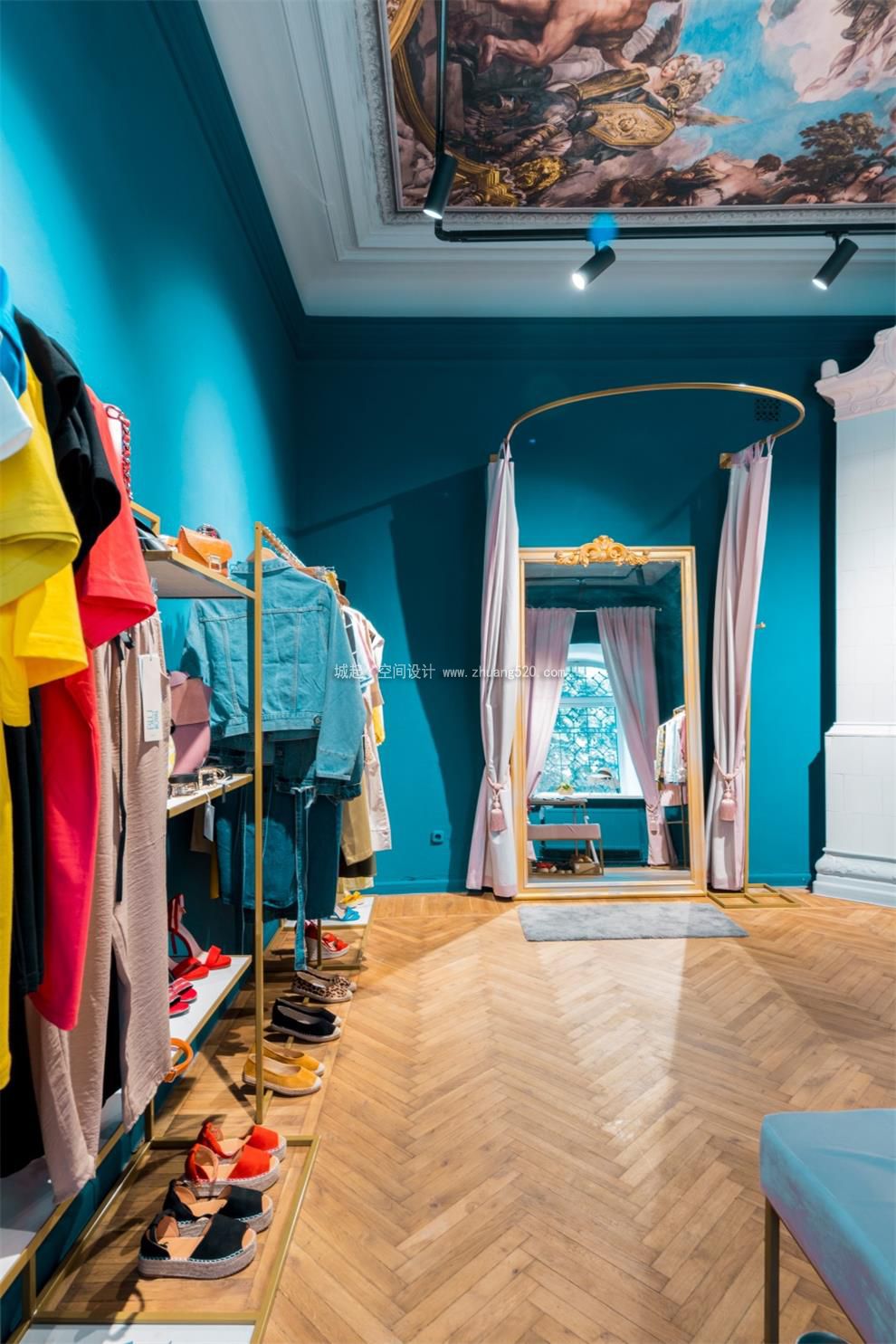 品牌折扣女裝店裝修風(fēng)格有哪些？