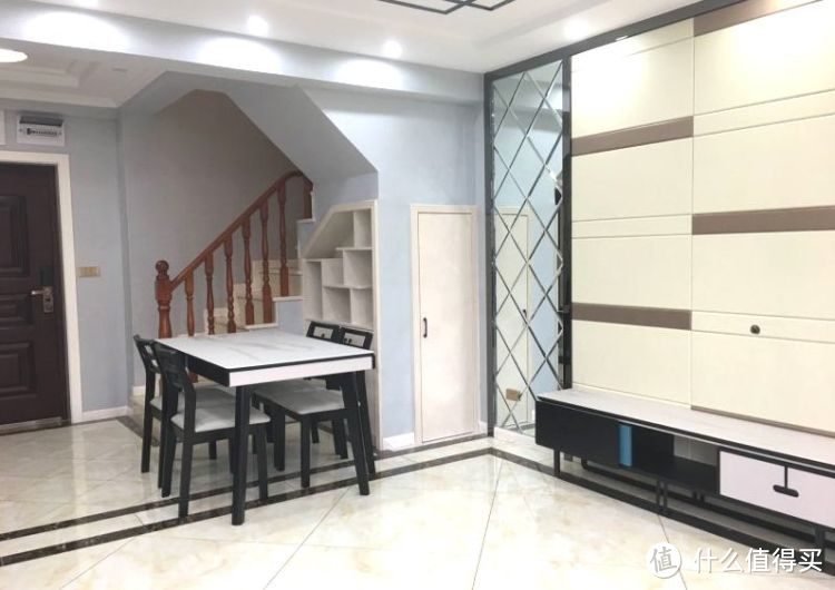 買不起別墅可以看看躍層，128㎡三室兩廳大躍層，堪稱空中別墅