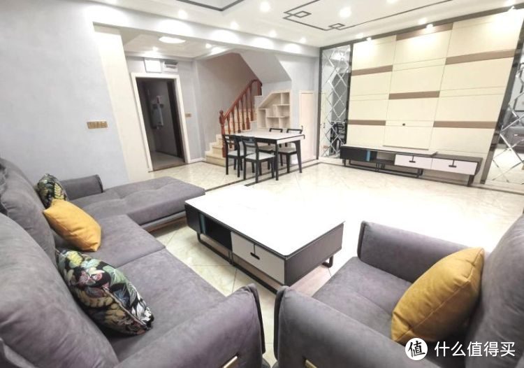 買不起別墅可以看看躍層，128㎡三室兩廳大躍層，堪稱空中別墅