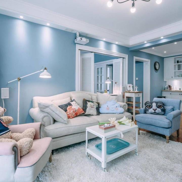 現(xiàn)代簡約風(fēng)格別墅中空客廳裝修效果圖_2015現(xiàn)代簡約風(fēng)格客廳裝修效果圖大全_現(xiàn)代裝修風(fēng)格效果圖