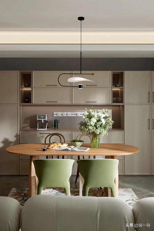 房屋浪漫布置圖片(95平米法式風(fēng)格裝修，輕奢浪漫居所，姐妹們的夢想小家)(圖5)