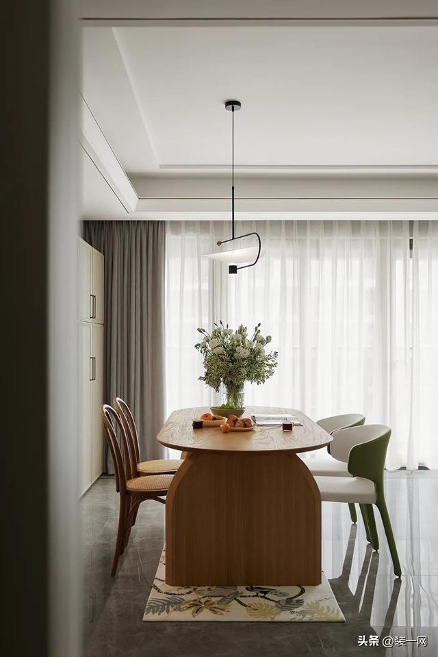 房屋浪漫布置圖片(95平米法式風(fēng)格裝修，輕奢浪漫居所，姐妹們的夢想小家)(圖6)