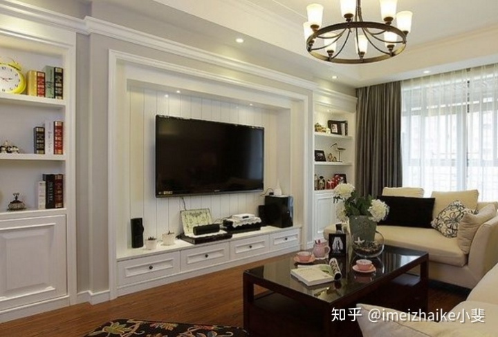 電視墻怎么裝修？別再裝過時(shí)的壁紙瓷磚了，聰明人都用這種材料