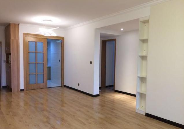 剛完工的新房，硬裝15萬設(shè)計成現(xiàn)代簡約風格，看一眼都是享受