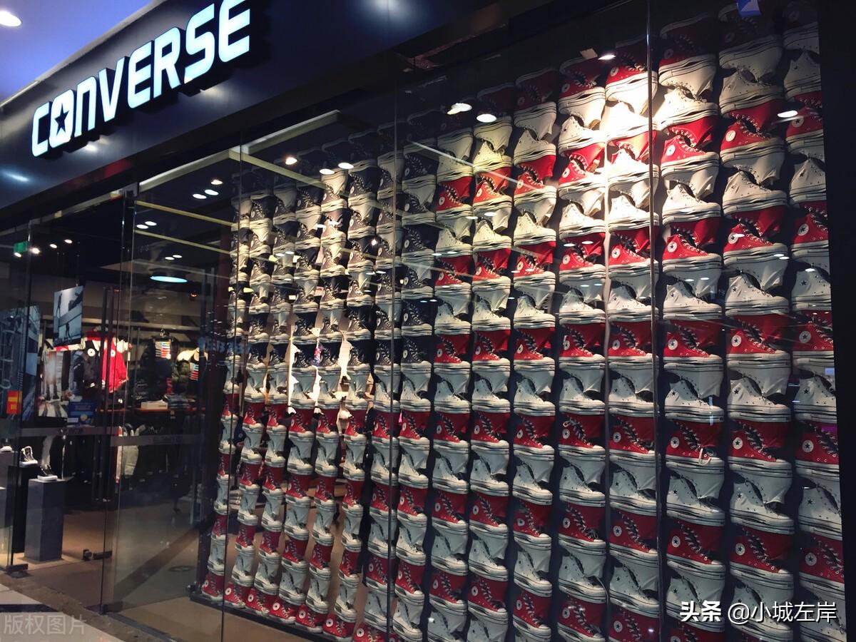 運動鞋店裝修貨架圖_外貿童鞋店裝修效果圖_鞋店裝修效果圖