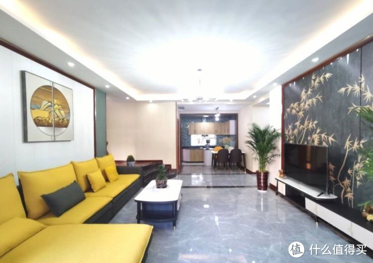 136㎡錯層大四房，優(yōu)雅的新中式裝修，衣柜里面裝廁所，誰見過？