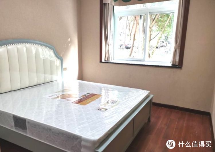 136㎡錯層大四房，優(yōu)雅的新中式裝修，衣柜里面裝廁所，誰見過？