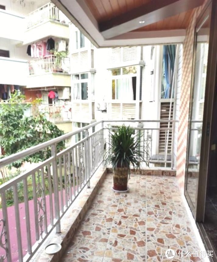 136㎡錯層大四房，優(yōu)雅的新中式裝修，衣柜里面裝廁所，誰見過？