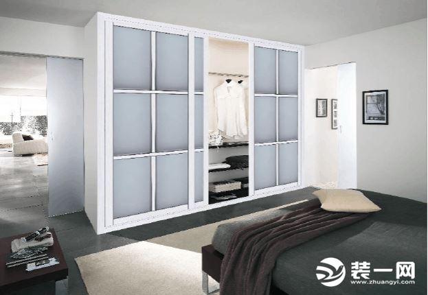 簡約現代臥室裝修效果圖_淡藍色臥室裝修效果圖片_現代臥室裝修效果圖