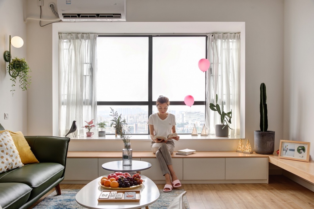 客廳木地板裝修效果圖改造一堵墻，白色+原木配色的家北歐極簡客廳設(shè)計圖片賞析