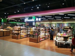 超市裝修案例,超市過道,超市零食區(qū)擺放設(shè)計(jì)，0149345ca5520da801208f8bcc9d31.jpg