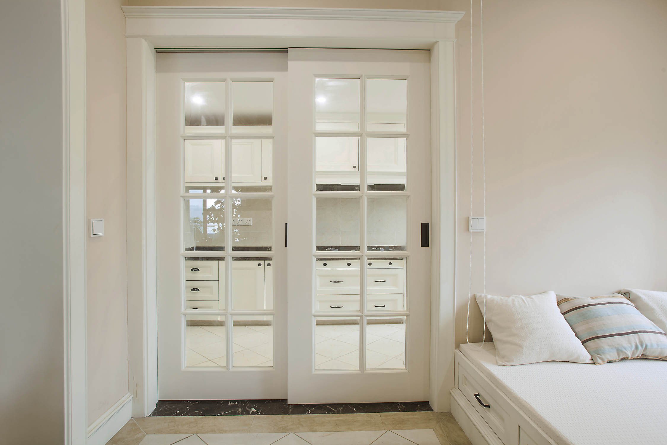 半開(kāi)放廚房裝修效果圖_廚房裝修效果圖片_開(kāi)放式廚房裝修效果圖