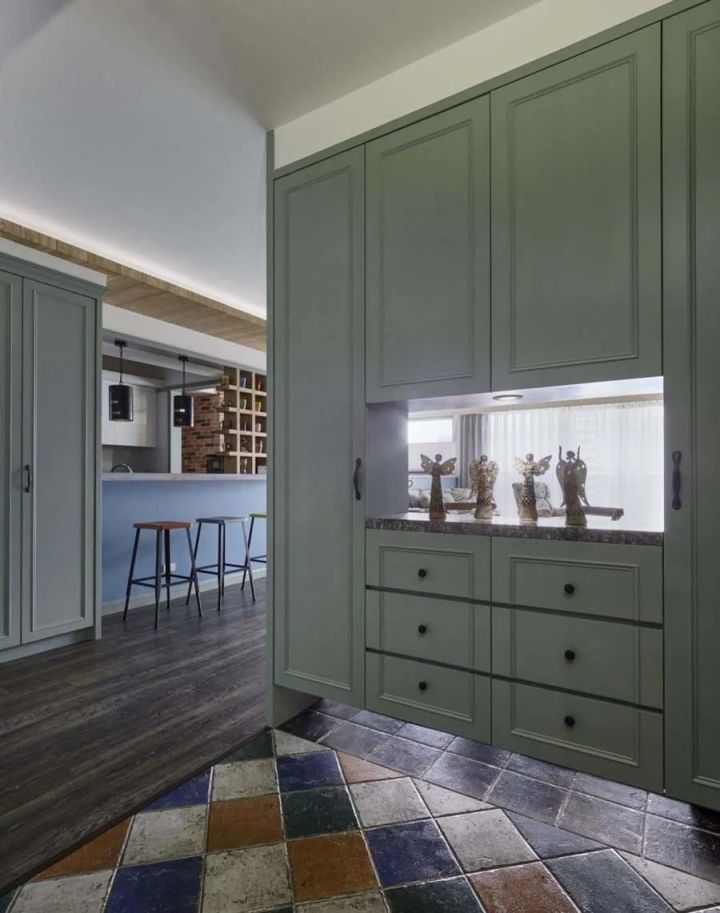 玄關鞋柜裝修效果圖_裝修玄關鞋柜圖_玄關鞋柜隱形門裝修效果圖