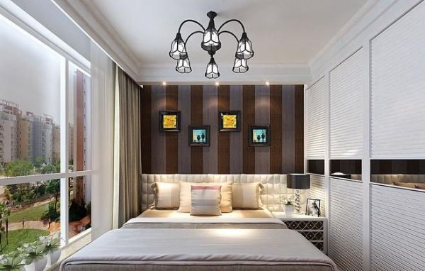 接下來(lái)為大家?guī)?lái)的90平米房屋裝修效果圖是一個(gè)臥室的裝修整體，臥室的裝修看起來(lái)十分的簡(jiǎn)單大氣，而且顏色方面不會(huì)太過(guò)于鮮艷，非常適合在這樣的環(huán)境中睡眠。在臥室的設(shè)計(jì)中，整個(gè)床是顯得十分的華麗，而且會(huì)跟其他的裝飾形成鮮明的對(duì)比，也可以看出在整個(gè)房間的設(shè)計(jì)中，床是非常重要的一個(gè)方面，也是我們?nèi)粘Ｐ菹⒌膱?chǎng)所。