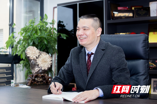 湖南一高校暑期裝修宿舍學(xué)生物品疑被盜走？校方：正在調(diào)查