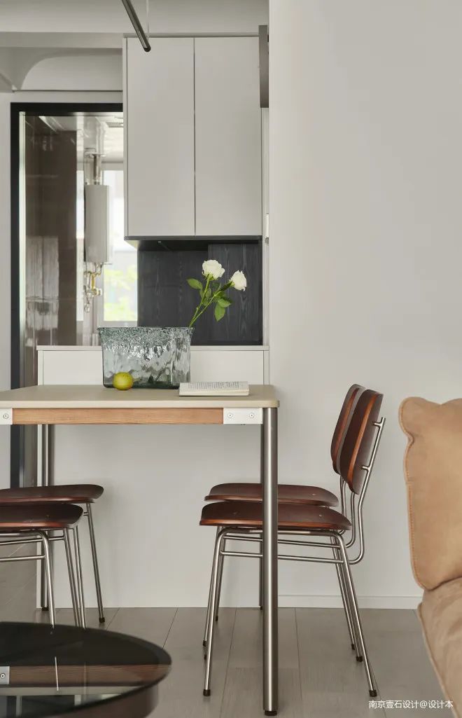 破舊老房改為完美婚房，餐廳改書房，實用又舒適