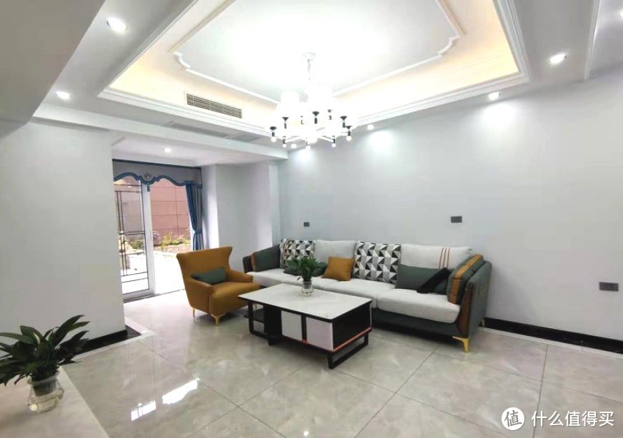 擠破頭買了這套100㎡小三房，送超大平臺(tái)花園，比房子大了一倍