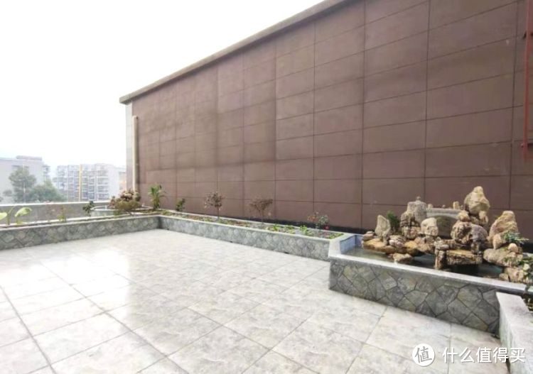 擠破頭買了這套100㎡小三房，送超大平臺(tái)花園，比房子大了一倍