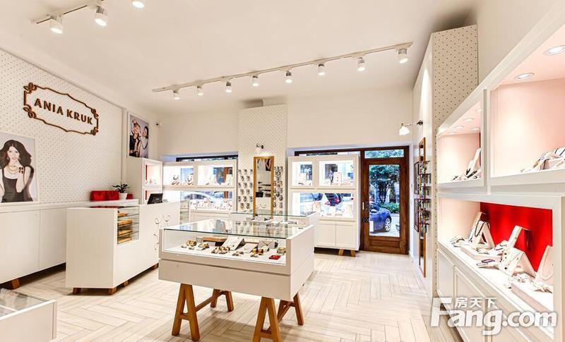 合肥化妝品店裝修_白石龍華潤(rùn)萬(wàn)家便利超市(民塘路店)大嗎?_合肥便利店裝修