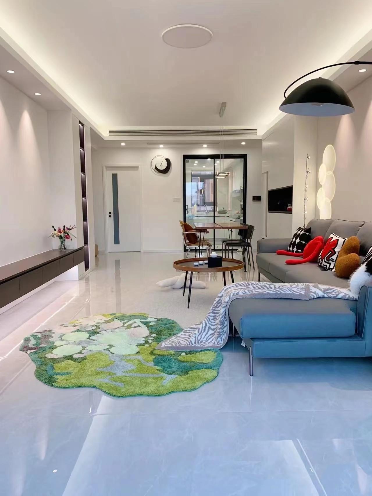 她家96平米，全屋大白墻，簡潔又大方，電視墻做懸空柜，真明智