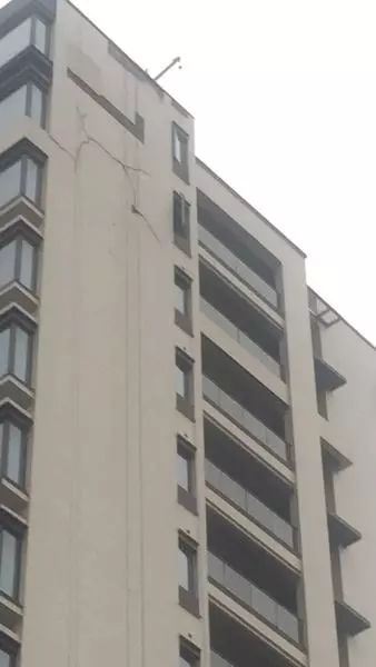 杭州一樓盤豪華裝修，沒交付外墻已開裂！業(yè)主發(fā)現(xiàn)30多處質(zhì)量問題，快崩潰了