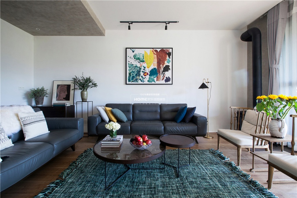 客廳窗簾裝修效果圖水泥墻+原木風(fēng)，這個北歐不一樣北歐極簡客廳設(shè)計圖片賞析